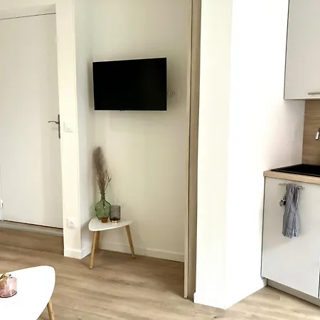 Studio N3 2 Pers A 300m Du Metro B, 25mn Eurexpo *